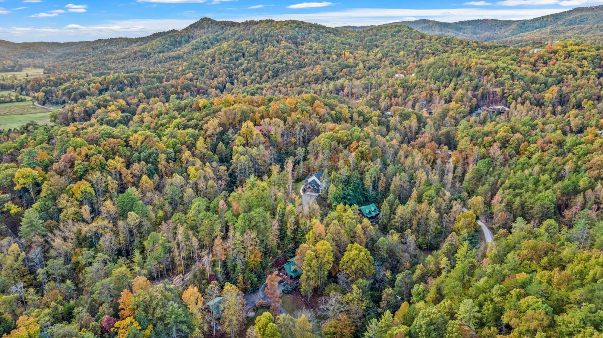 Relaxation Retreat - Pickleball Cabin - Wi-Fi, Fire Pit With Bar, Ev, Game Room, Hot Tub, Pool Access - Mins To Pf Севьервилл Экстерьер фото