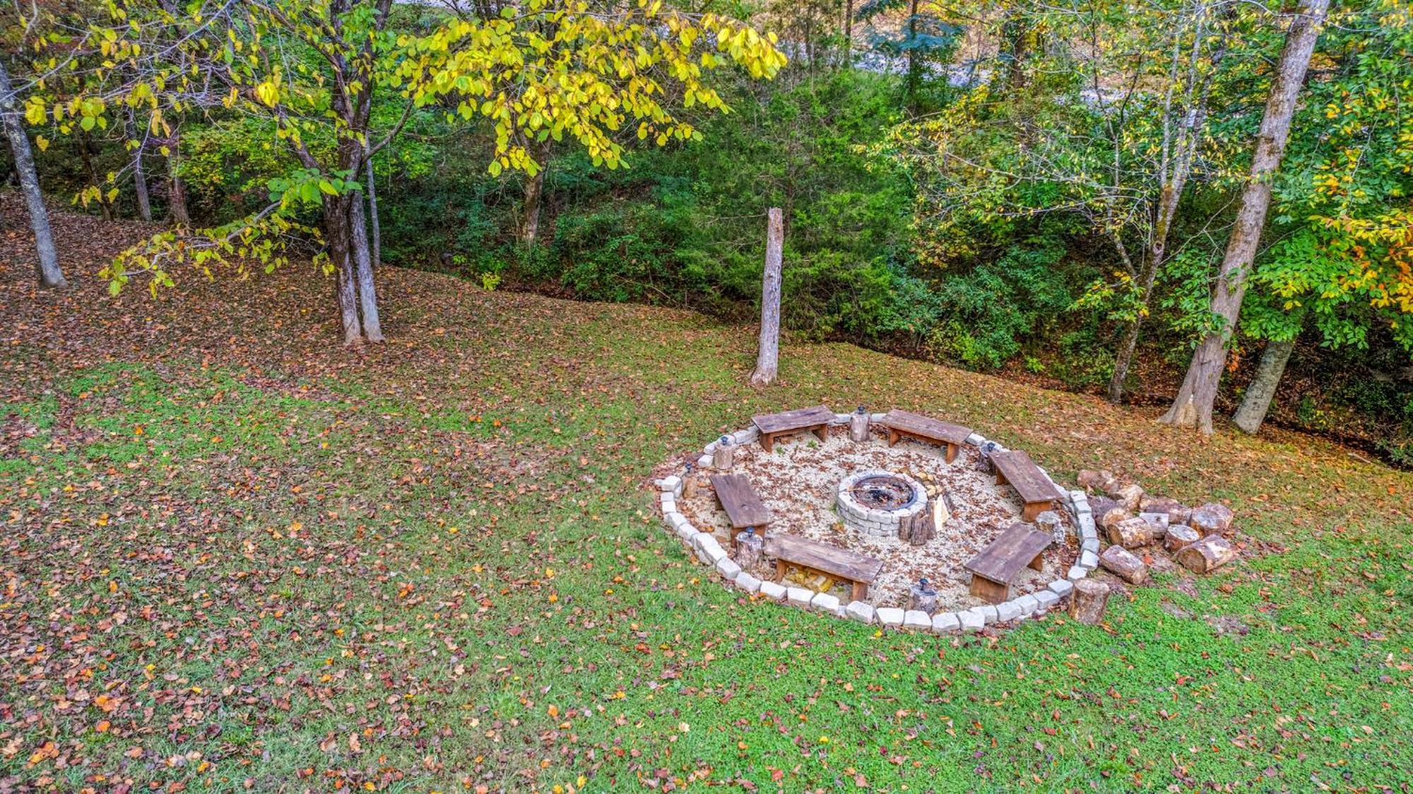 Relaxation Retreat - Pickleball Cabin - Wi-Fi, Fire Pit With Bar, Ev, Game Room, Hot Tub, Pool Access - Mins To Pf Севьервилл Экстерьер фото
