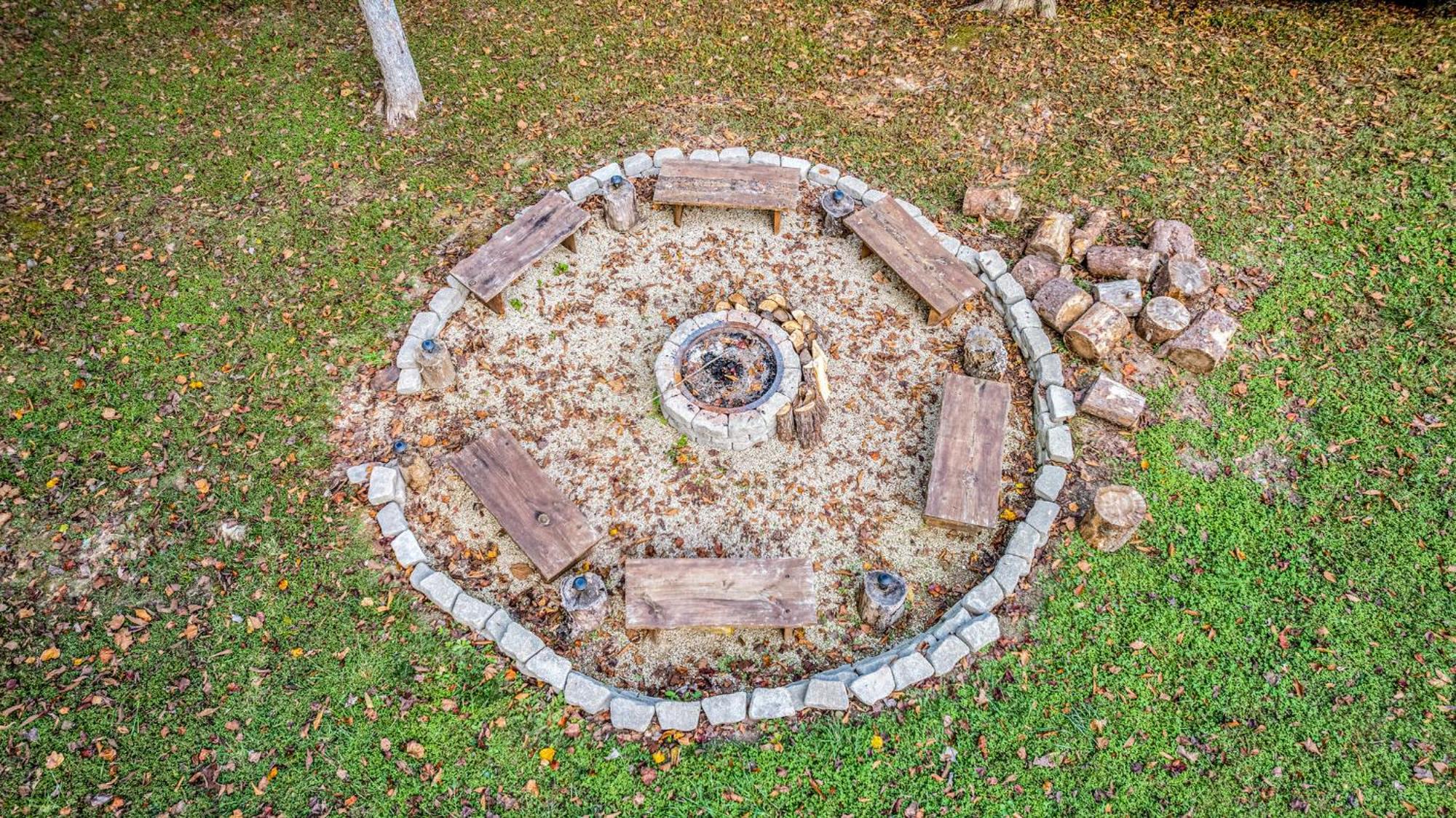 Relaxation Retreat - Pickleball Cabin - Wi-Fi, Fire Pit With Bar, Ev, Game Room, Hot Tub, Pool Access - Mins To Pf Севьервилл Экстерьер фото
